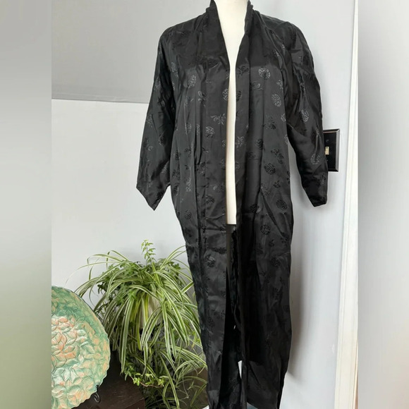 Vintage Golden Bee Black Rayon Robe Kimono w/ Bonsai Willow Pagoda Embroidery sm - Picture 5 of 6